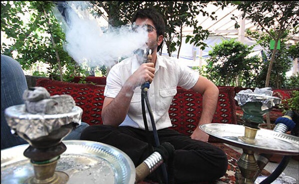 یک پُک قلیان برابر با ۲۰۰ نخ سیگار آسیب دارد