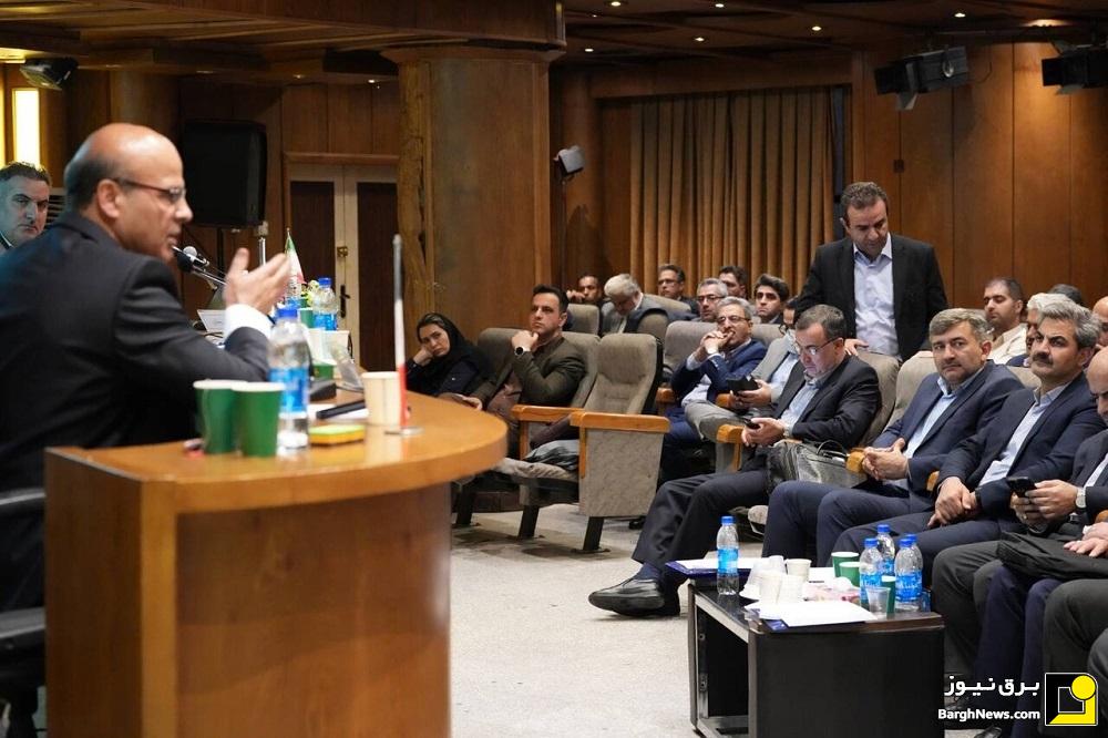 تسریع اتصال نیروگاه‌های خورشیدی پشت‌بامی در شرکت‌های توزیع نیروی برق