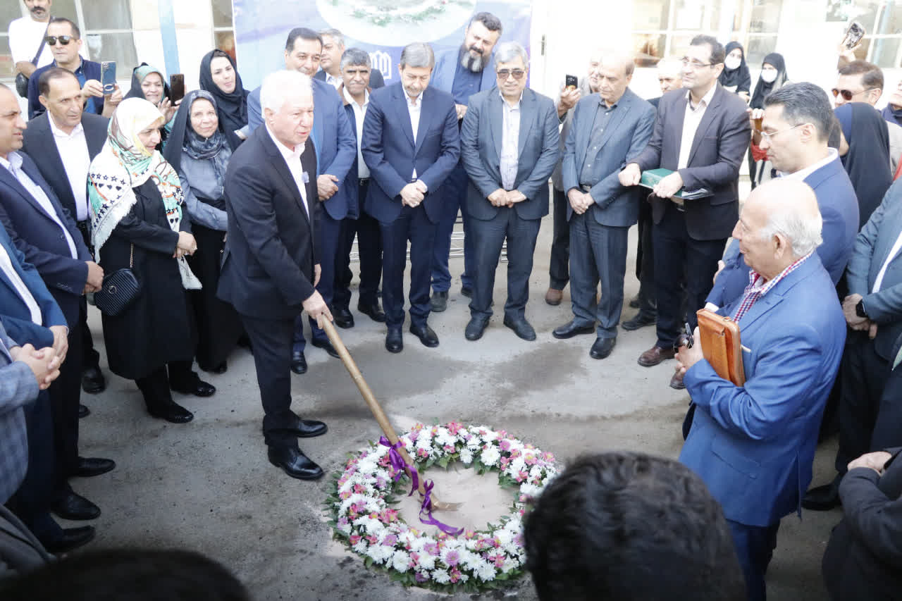 کلنگزنی ورزشگاه بانو زهره کاردانپور توسط استاندار اصفهان