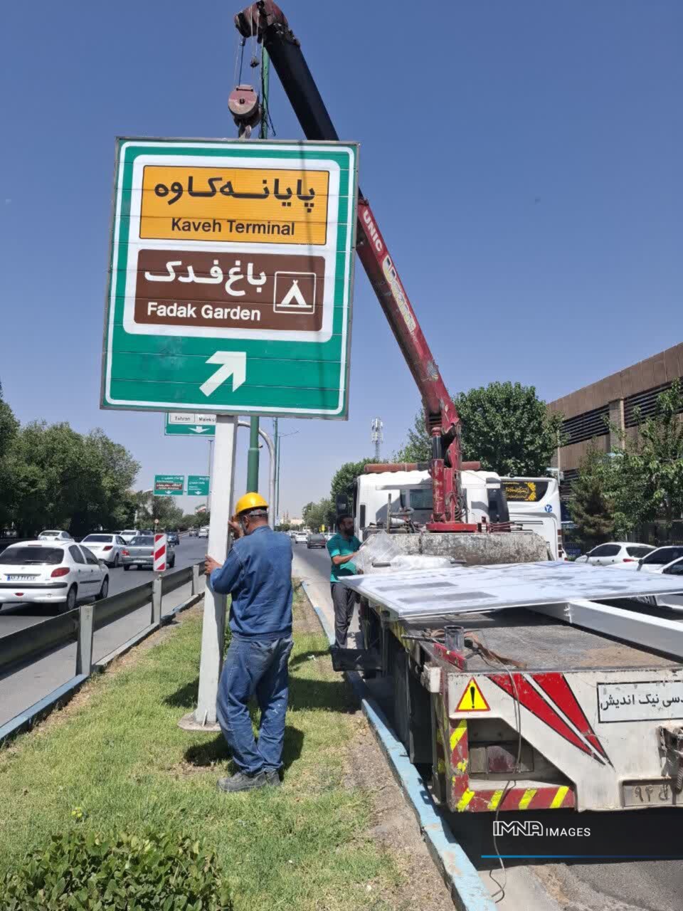 اجرای طرح ۲۲ میلیارد ریالی برای ارتقای تابلوهای راهنمای مسیر در منطقه ۷ اصفهان