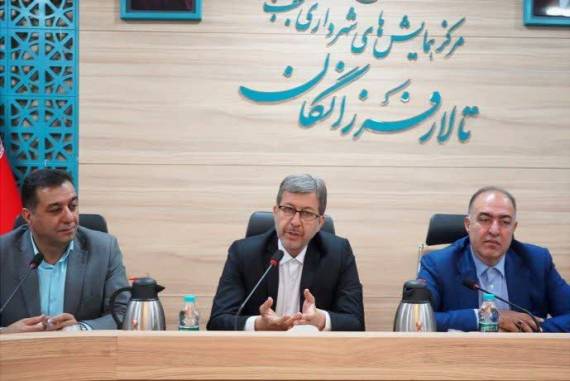 تأکید استاندار اصفهان بر تغییر رویکرد از «مدرسه‌سازی» به «مدرسه‌داری»