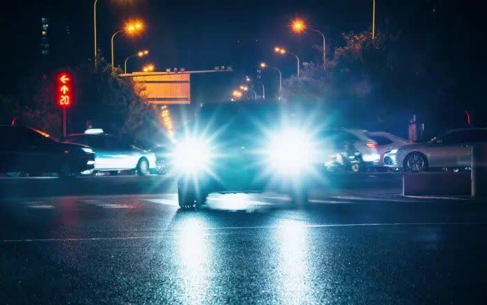برخورد پلیس راه اصفهان با خودروهای دارای چراغ زنون و نورهای خیرهکننده